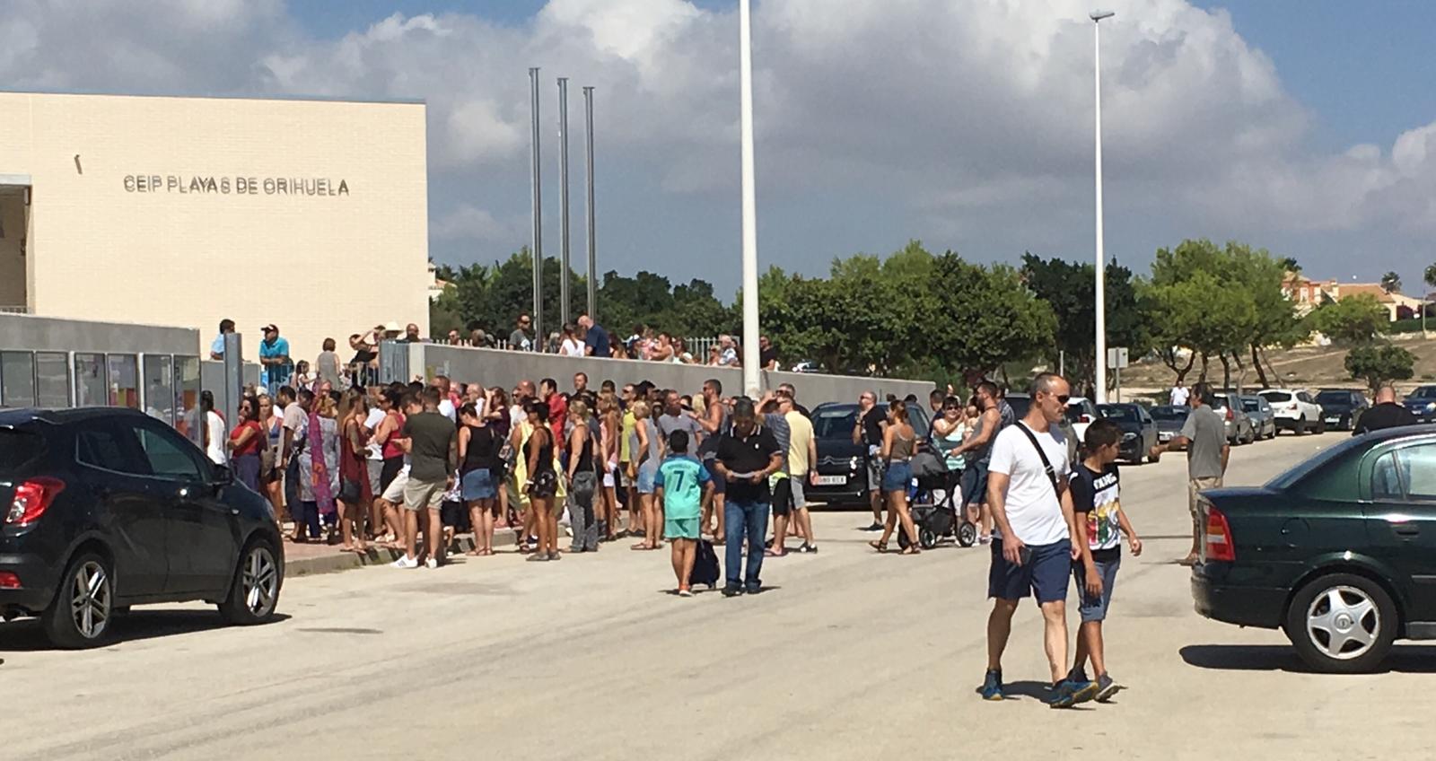 Vecinos de Orihuela Costa convocan para este sábado una manifestación 'Por una Educación pública de calidad. No a las chapuzas' Vecinos de Orihuela Costa convocan para este sábado una manifestación 'Por una Educación pública de calidad. No a las chapuzas'