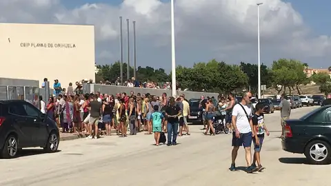 Vecinos de Orihuela Costa convocan para este sábado una manifestación "Por una Educación pública de calidad' Vecinos de Orihuela Costa convocan para este sábado una manifestación "Por una Educación pública de calidad'