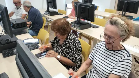 La UNED Vila-real celebra este viernes el Día de las Personas Mayores con sus alumnos Senior. Prensa
