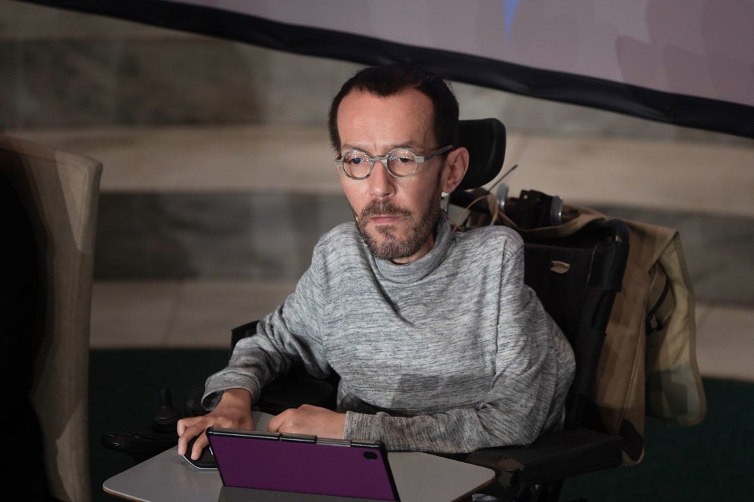 Una jueza envía al banquillo a Echenique por un tuit sobre sacerdotes pederastas Una jueza envía al banquillo a Echenique por un tuit sobre sacerdotes pederastas