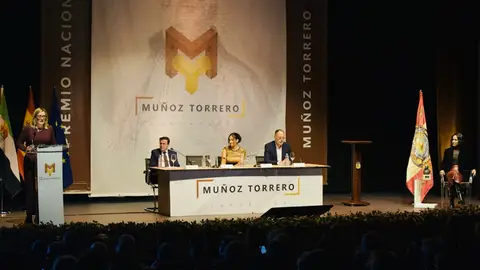 La presidenta de la Asamblea defiende la deliberación y debate democrático frente al aceleracionismo y las verdades absolutas La presidenta de la Asamblea defiende la deliberación y debate democrático frente al aceleracionismo y las verdades absolutas