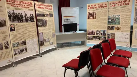 La exposición 'Tras la huella de la memoria' recala en Segura de León dentro de las I Jornadas de Memoria Histórica La exposición 'Tras la huella de la memoria' recala en Segura de León dentro de las I Jornadas de Memoria Histórica