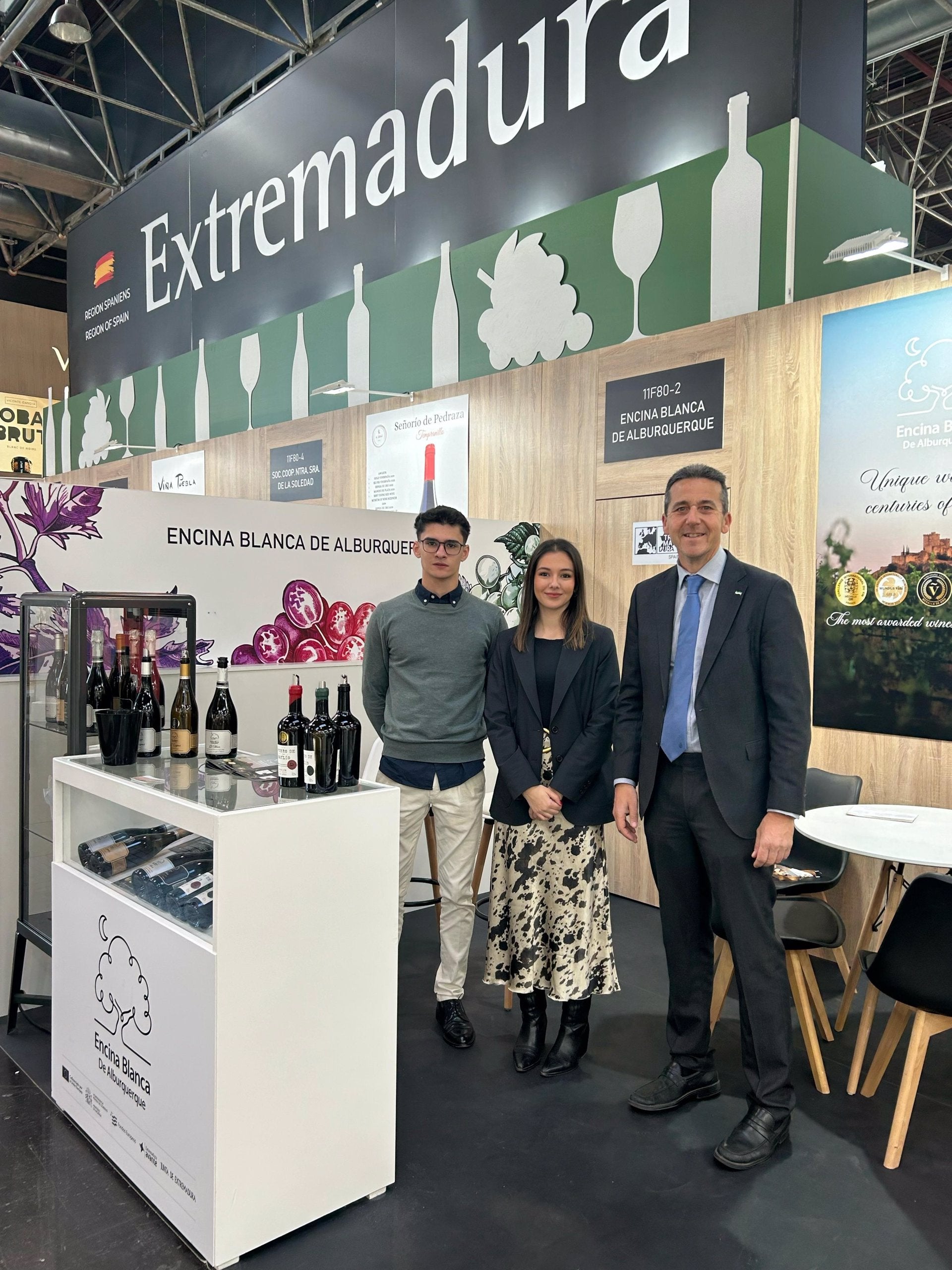 Una decena de empresas extremeñas participan en Alemania en la feria internacional líder del sector vitinícola Una decena de empresas extremeñas participan en Alemania en la feria internacional líder del sector vitinícola
