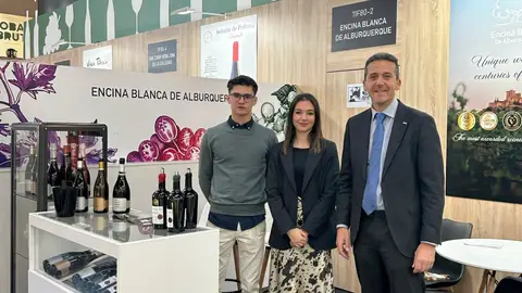 Una decena de empresas extremeñas participan en Alemania en la feria internacional líder del sector vitinícola Una decena de empresas extremeñas participan en Alemania en la feria internacional líder del sector vitinícola