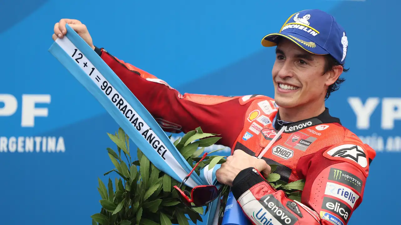 Márquez dedica su victoria a Ángel NIeto Márquez dedica su victoria a Ángel NIeto
