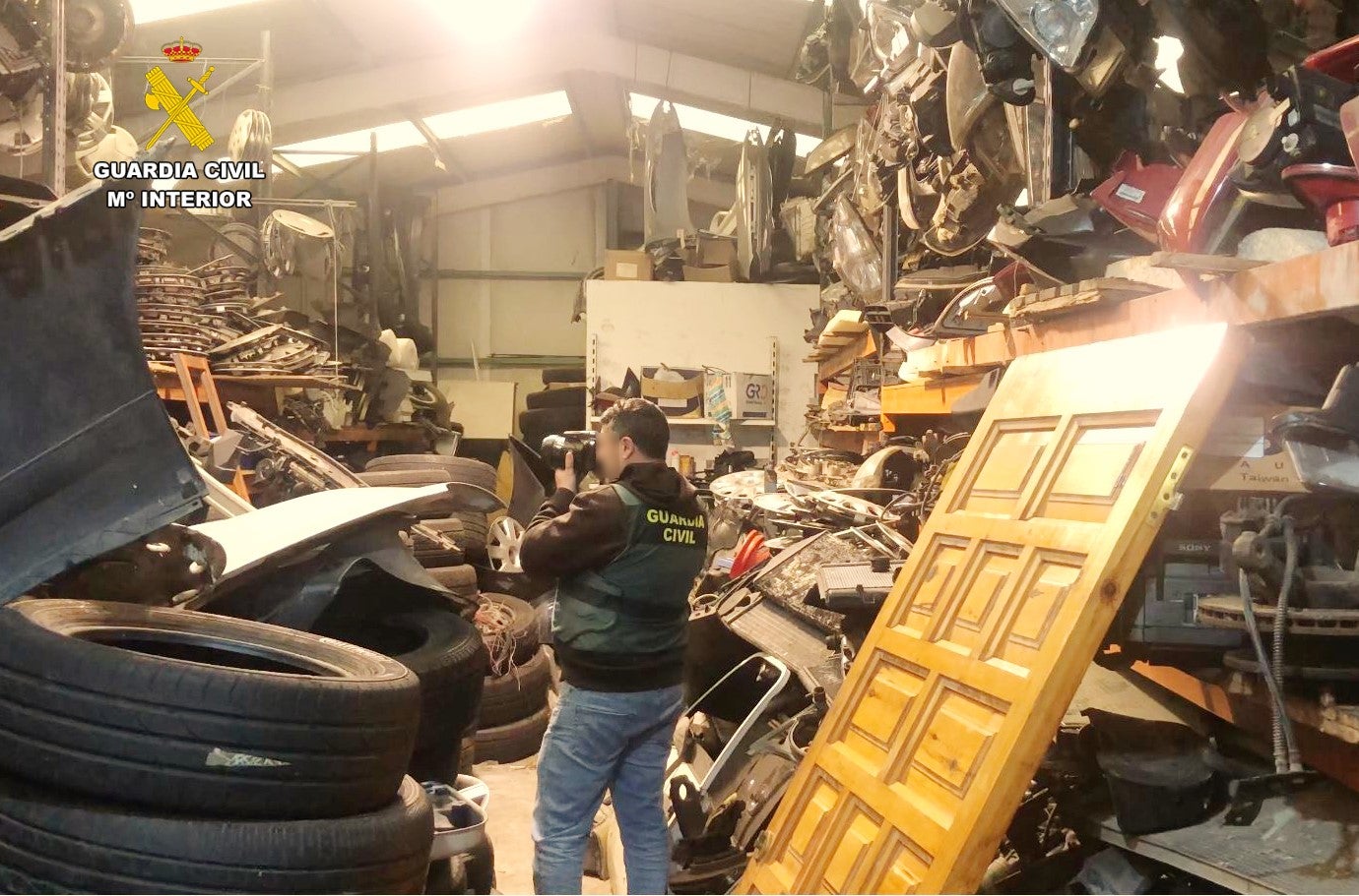 Investigado el dueño de una empresa de Camargo que acumulaba neumáticos y más de 250 vehículos sin descontaminar Investigado el dueño de una empresa de Camargo que acumulaba neumáticos y más de 250 vehículos sin descontaminar