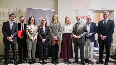 La infanta Elena y Guardiola participan en un almuerzo solidario a favor del proyecto 'Musicoterapia' de Fundación Atrio La infanta Elena y Guardiola participan en un almuerzo solidario a favor del proyecto 'Musicoterapia' de Fundación Atrio