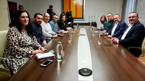 Los sindicatos interpretan que el clamor del 16F debe traducirse en más competencias para la Diputación Los sindicatos interpretan que el clamor del 16F debe traducirse en más competencias para la Diputación