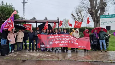 UGT SP se concentra en Badajoz en protesta por el retraso en la incorporación tras el proceso de estabilización UGT SP se concentra en Badajoz en protesta por el retraso en la incorporación tras el proceso de estabilización