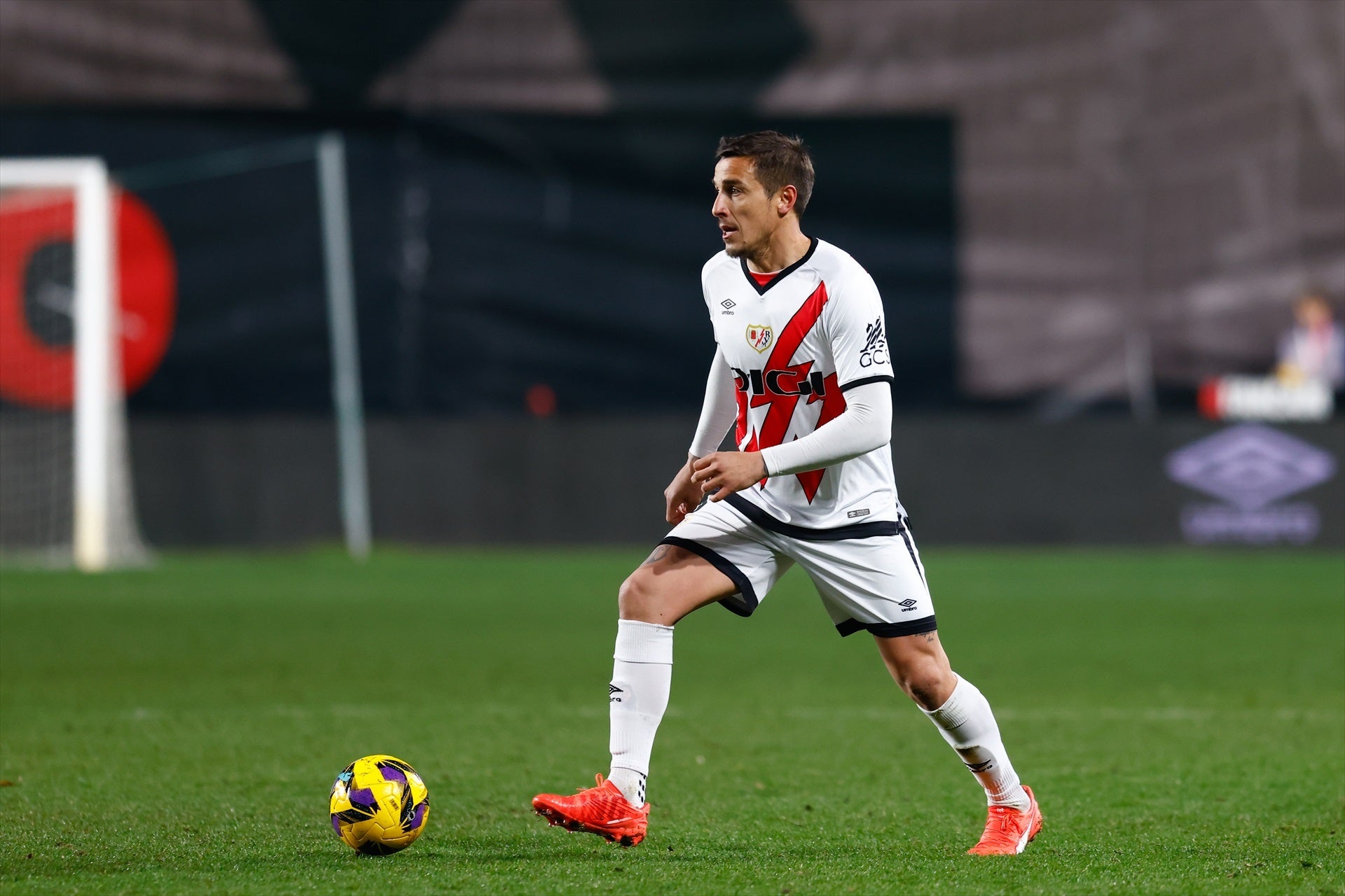 Óscar Trejo, sobre su renuncia a la capitanía del Rayo: "Me dolió que el club no me escuchara" Óscar Trejo, sobre su renuncia a la capitanía del Rayo: "Me dolió que el club no me escuchara"