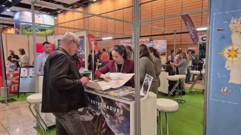 Extremadura se promociona como destino de naturaleza en la principal feria de senderismo de Francia Extremadura se promociona como destino de naturaleza en la principal feria de senderismo de Francia