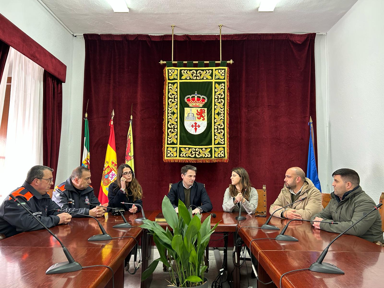 Abel Bautista visita la agrupación de Protección Civil de Fuentes de León, una de las más grandes de Extremadura Abel Bautista visita la agrupación de Protección Civil de Fuentes de León, una de las más grandes de Extremadura