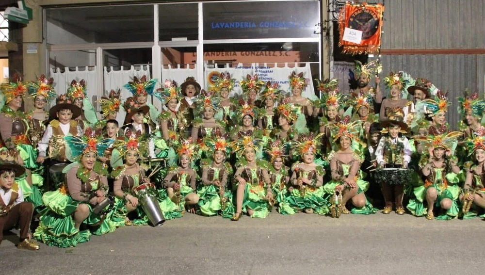 La Charanga A Trangayada debuta mañana en La Caridad en el primer desfile de Carnaval de El Franco. La Charanga A Trangayada debuta mañana en La Caridad en el primer desfile de Carnaval de El Franco.