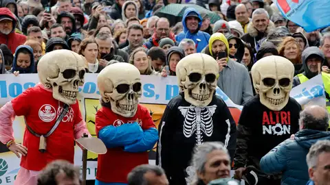 Vista de la manifestación convocada por la Plataforma en Defensa da Ría de Arousa (PDRA) este sábado en contra el proyecto de celulosa que la multinacional portuguesa Altri quiere implantar en Palas de Rei (Lugo) y la reapertura de la Mina de Touro (A Coruña), en A Pobra do Caramiñal (A Coruña). Vista de la manifestación convocada por la Plataforma en Defensa da Ría de Arousa (PDRA) este sábado en contra el proyecto de celulosa que la multinacional portuguesa Altri quiere implantar en Palas de Rei (Lugo) y la reapertura de la Mina de Touro (A Coruña), en A Pobra do Caramiñal (A Coruña).