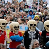 Vista de la manifestación convocada por la Plataforma en Defensa da Ría de Arousa (PDRA) este sábado en contra el proyecto de celulosa que la multinacional portuguesa Altri quiere implantar en Palas de Rei (Lugo) y la reapertura de la Mina de Touro (A Coruña), en A Pobra do Caramiñal (A Coruña).