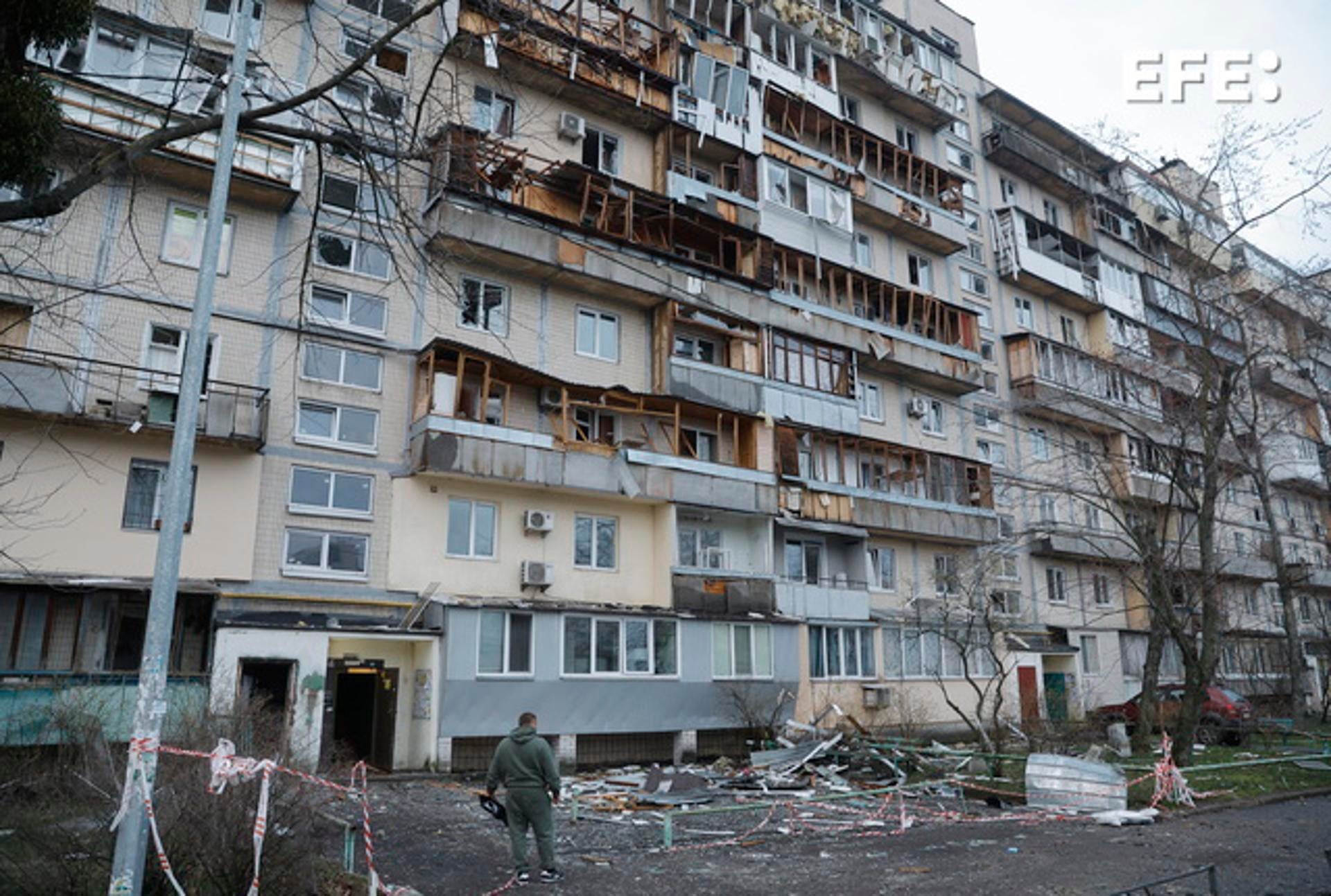 Rusia y Ucrania intercambian ataques nocturnos, dejando varios muertos en ambas fronteras Rusia y Ucrania intercambian ataques nocturnos, dejando varios muertos en ambas fronteras