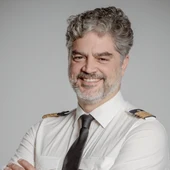 Ángel González, pilot i subdirector del departament tècnic de SEPLA Ángel González, pilot i subdirector del departament tècnic de SEPLA