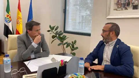 Diputaciones de Cáceres y Badajoz dicen que el convenio regional de Memoria Histórica "rompe la línea" de los anteriores Diputaciones de Cáceres y Badajoz dicen que el convenio regional de Memoria Histórica "rompe la línea" de los anteriores