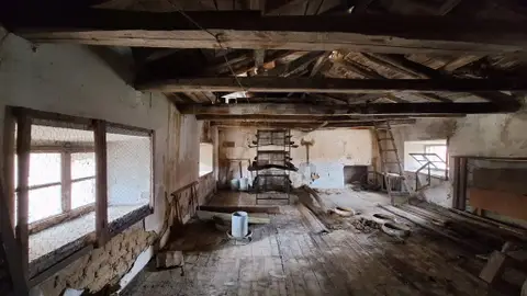Vista del interior del Molino Sidrón antes de las obras Vista del interior del Molino Sidrón antes de las obras