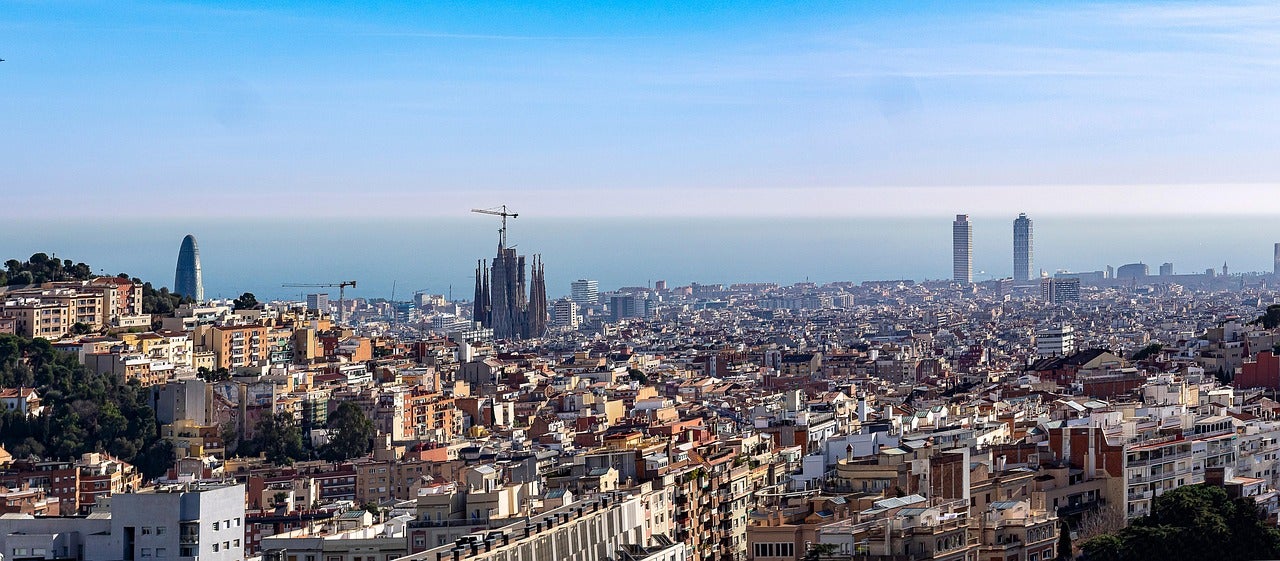 Barcelona reflexiona una nova manera d'enfocar el turisme. Què en pensen les entitats del sector? Barcelona reflexiona una nova manera d'enfocar el turisme. Què en pensen les entitats del sector?