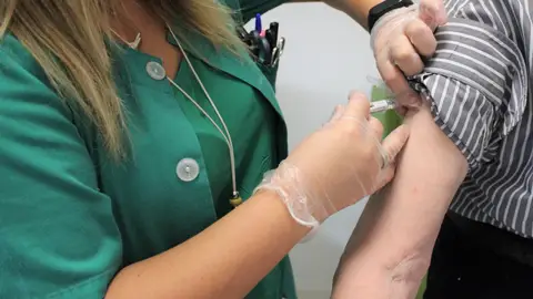 La Campaña de Vacunación frente a Neumococo alcanza el 90% en los centros de salud de Albacete La Campaña de Vacunación frente a Neumococo alcanza el 90% en los centros de salud de Albacete