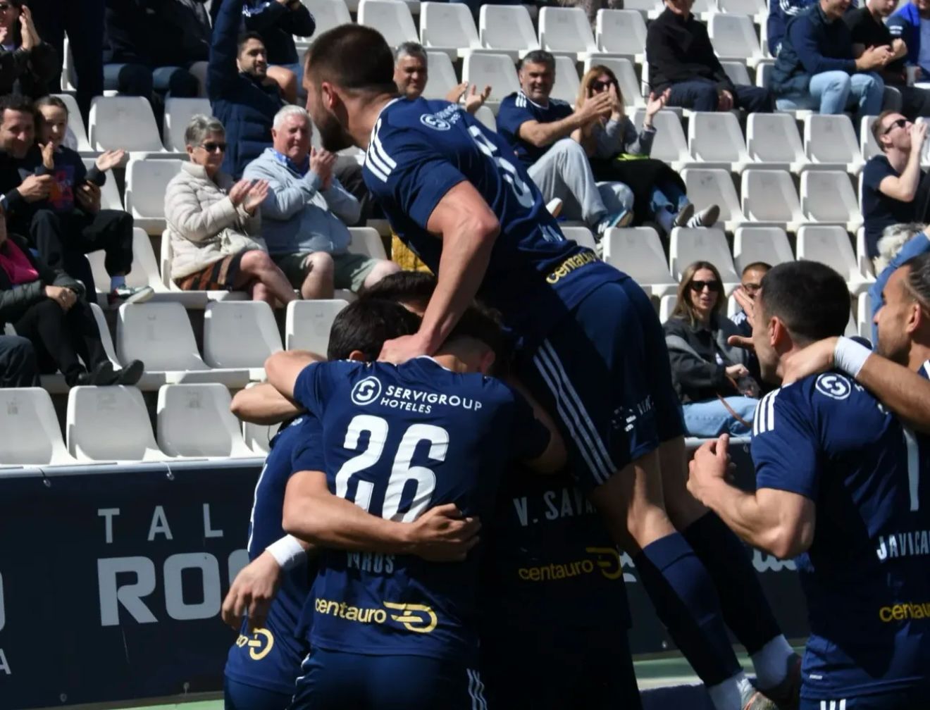 En fútbol, el Benidorm vuelve a caer a zona de descenso En fútbol, el Benidorm vuelve a caer a zona de descenso