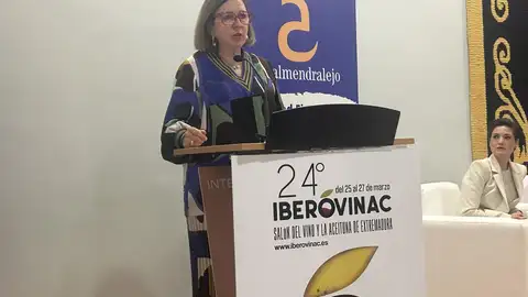Inaugurado el 24º Salón del Vino y la Aceituna de Almendralejo como "escaparate" de "todo lo bueno" de la región Inaugurado el 24º Salón del Vino y la Aceituna de Almendralejo como "escaparate" de "todo lo bueno" de la región