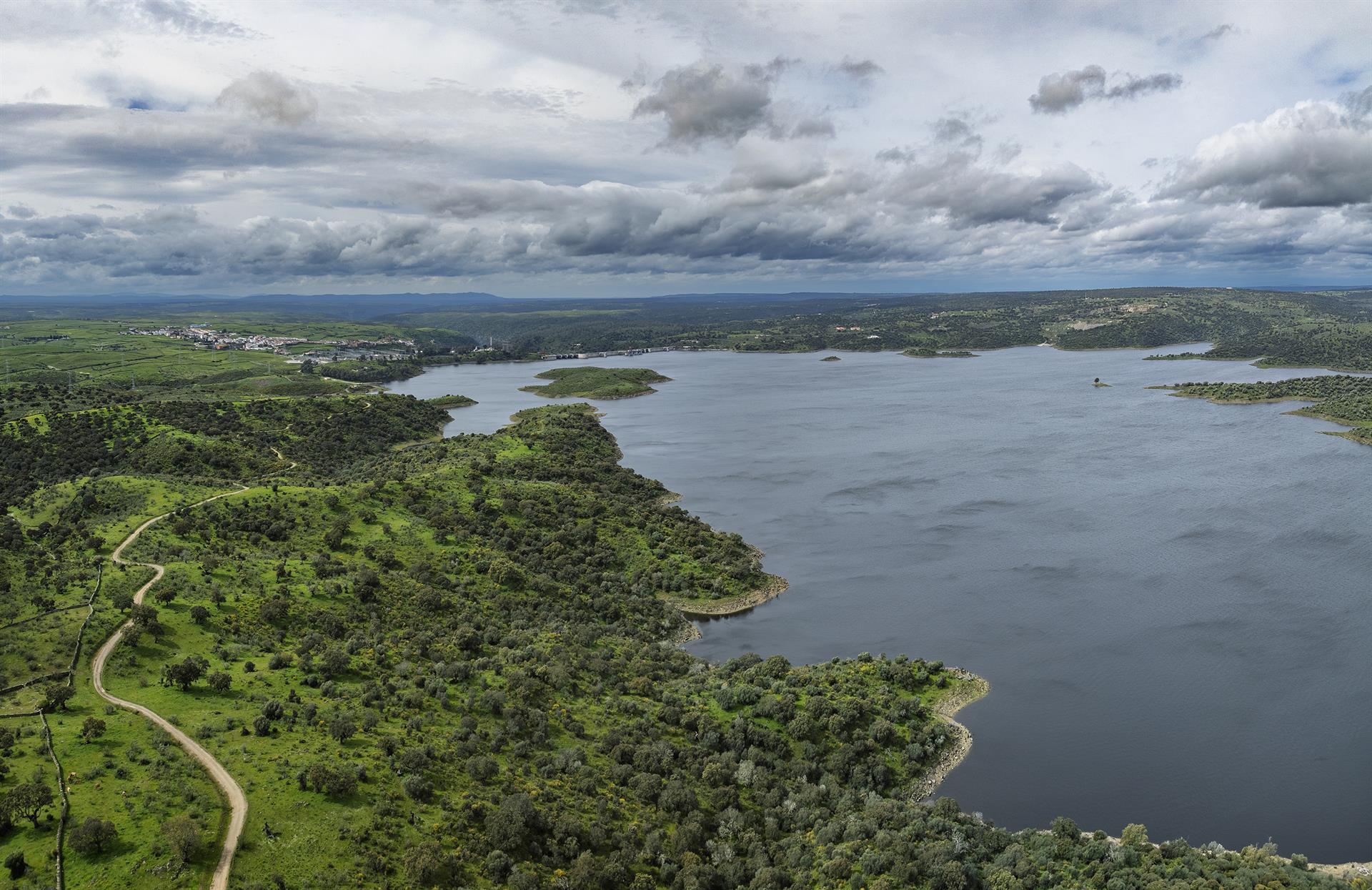 La borrasca Martinho hace aumentar la reserva del Guadiana al 65,3% de su capacidad, y la del Tajo, al 81,8% La borrasca Martinho hace aumentar la reserva del Guadiana al 65,3% de su capacidad, y la del Tajo, al 81,8%