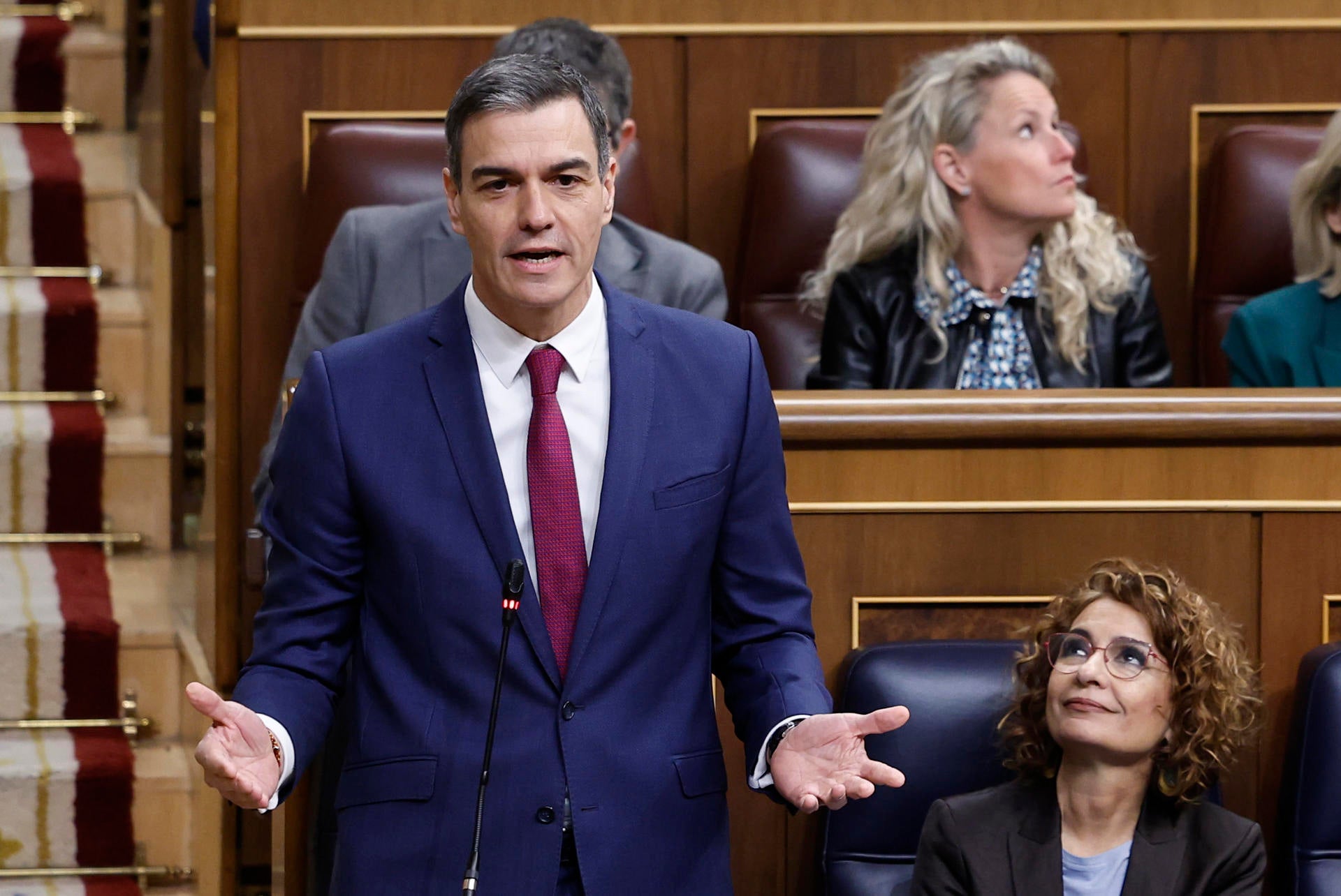 Sánchez comparece a mediodía en Moncloa para dar respuesta a los aranceles de Trump Sánchez comparece a mediodía en Moncloa para dar respuesta a los aranceles de Trump
