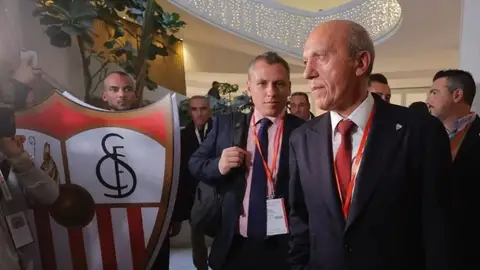 Del Nido Benavente pide el apoyo de grandes accionistas Del Nido Benavente pide el apoyo de grandes accionistas