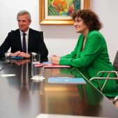 La alcaldesa Goretti Sanmartín reprocha a Alfonso Rueda su "desprecio" por Santiago y denuncia el uso "partidista" de la Xunta mientras el presidente defiende inversiones "muy potentes" en Compostela