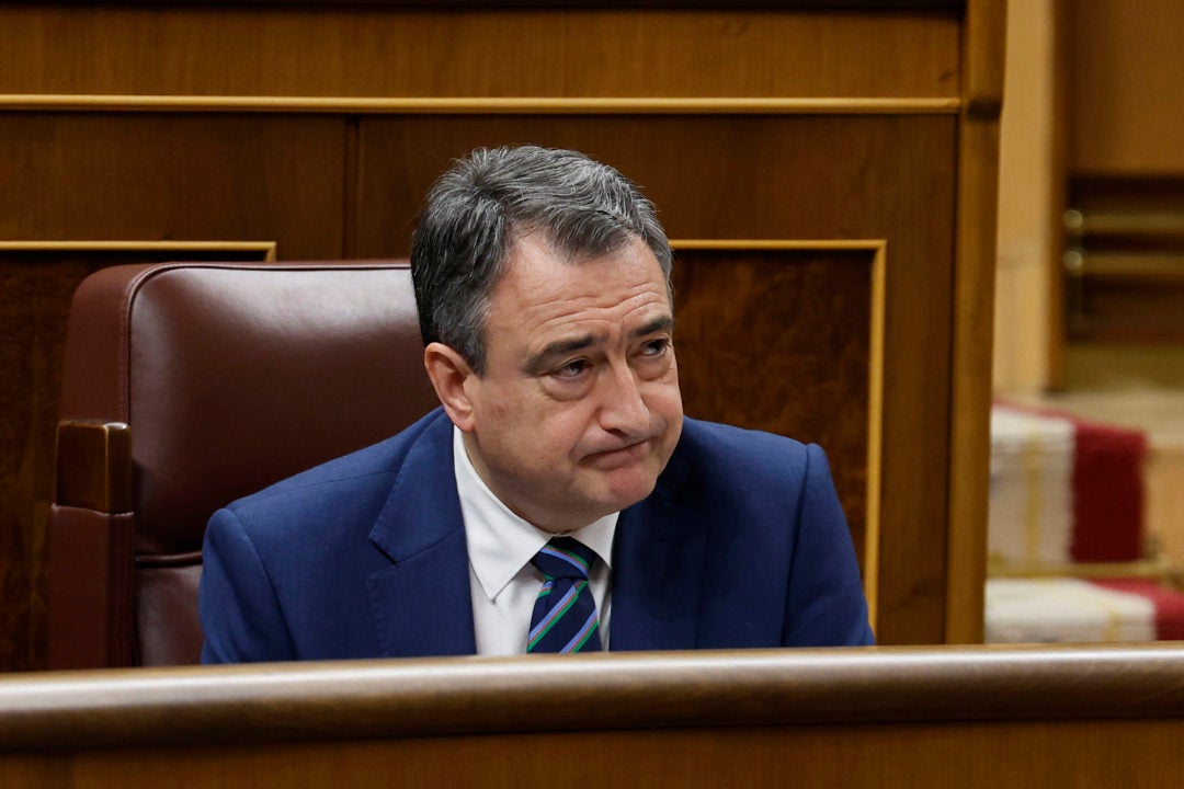 La emotiva despedida de Aitor Esteban del Congreso con mensaje a los jóvenes: "No le den la espalda a la política" La emotiva despedida de Aitor Esteban del Congreso con mensaje a los jóvenes: "No le den la espalda a la política"