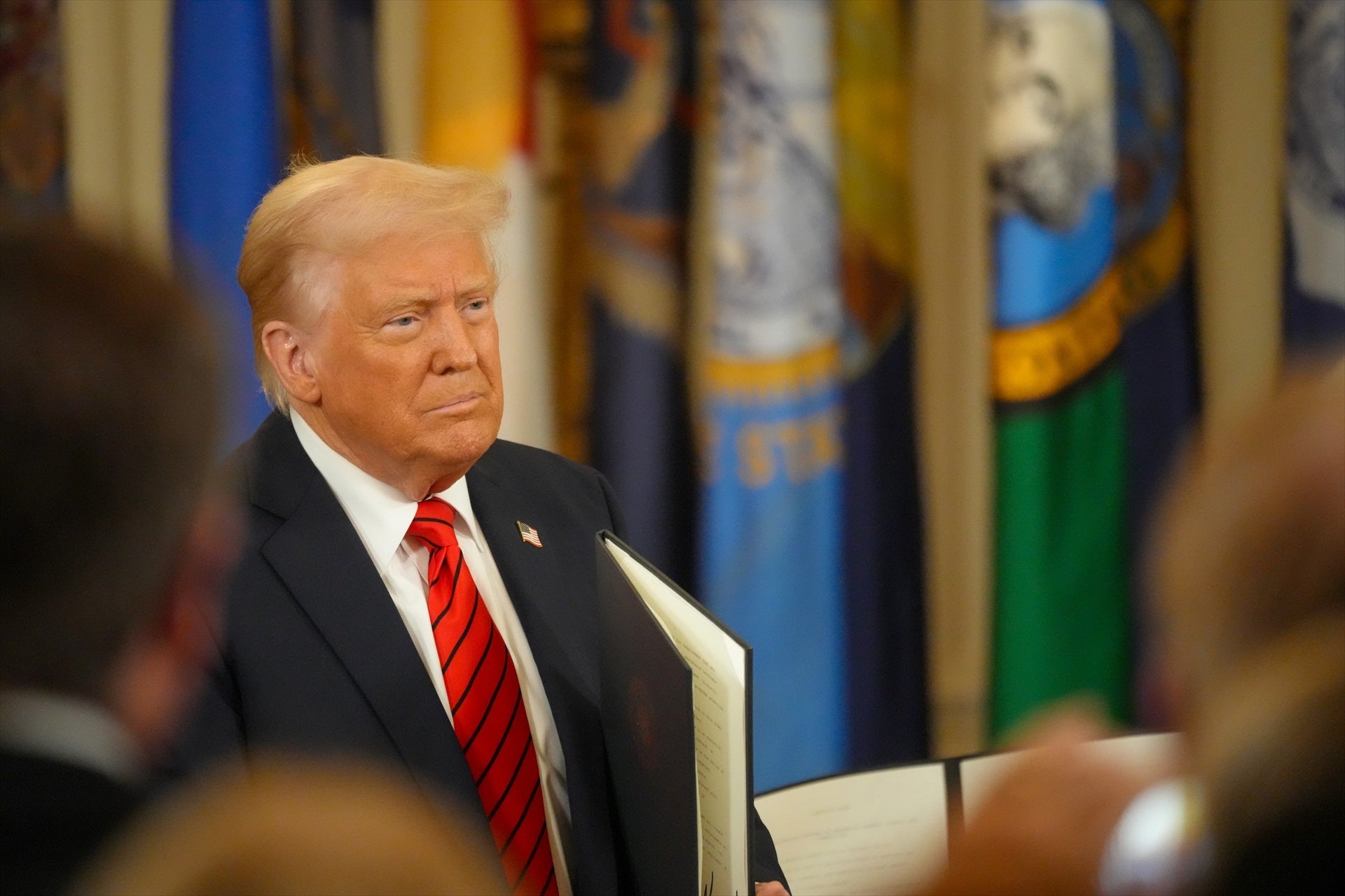 Trump anuncia aranceles del 25 % para los automóviles fabricados fuera de Estados Unidos Trump anuncia aranceles del 25 % para los automóviles fabricados fuera de Estados Unidos