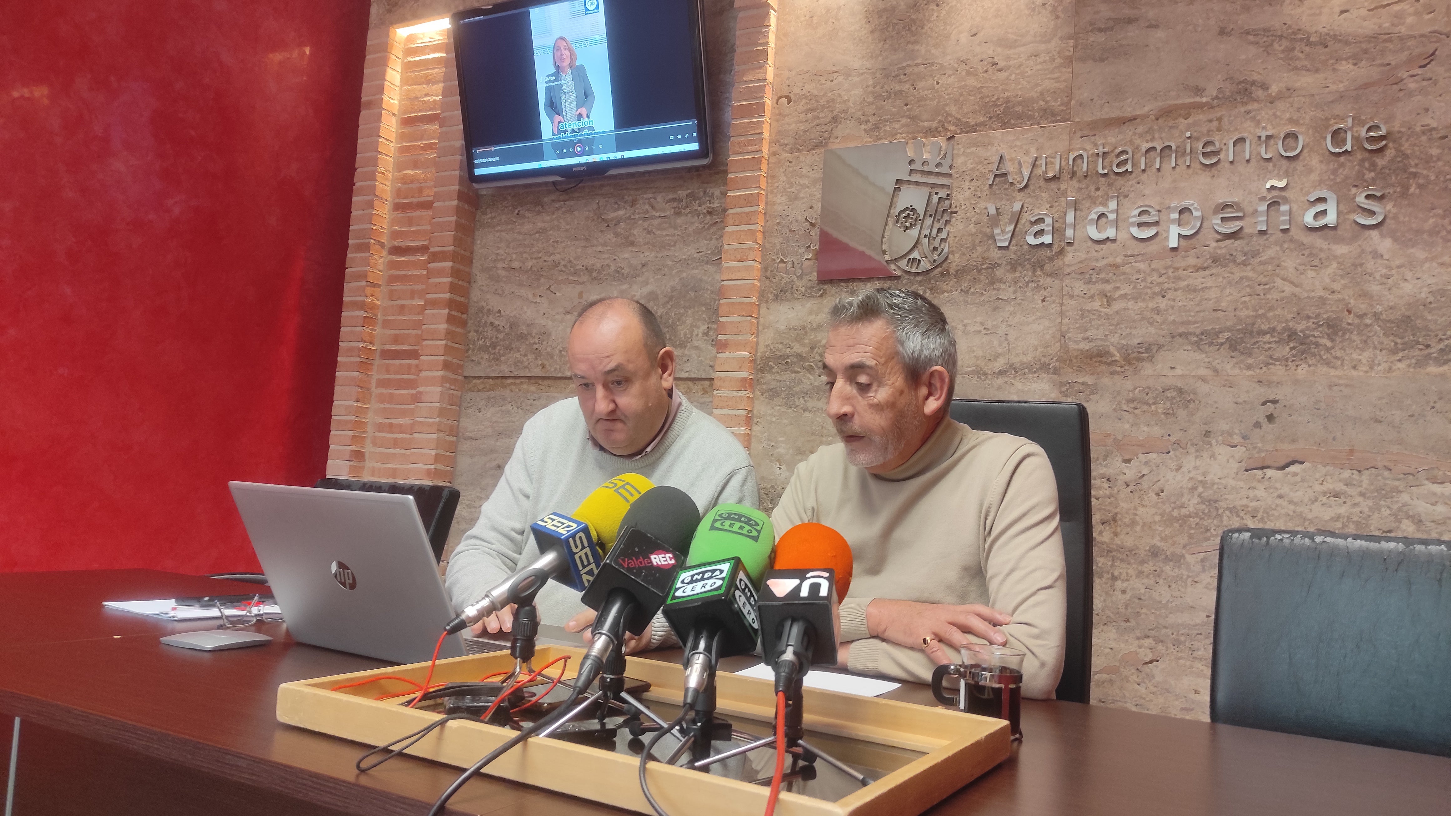 Jesús Martín: "Valdepeñas es, con relación a su demografía, la ciudad que más barata tiene el agua de la provincia" Jesús Martín: "Valdepeñas es, con relación a su demografía, la ciudad que más barata tiene el agua de la provincia"