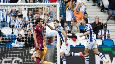 La Real no perdona y hunde aún más al Valladolid La Real no perdona y hunde aún más al Valladolid