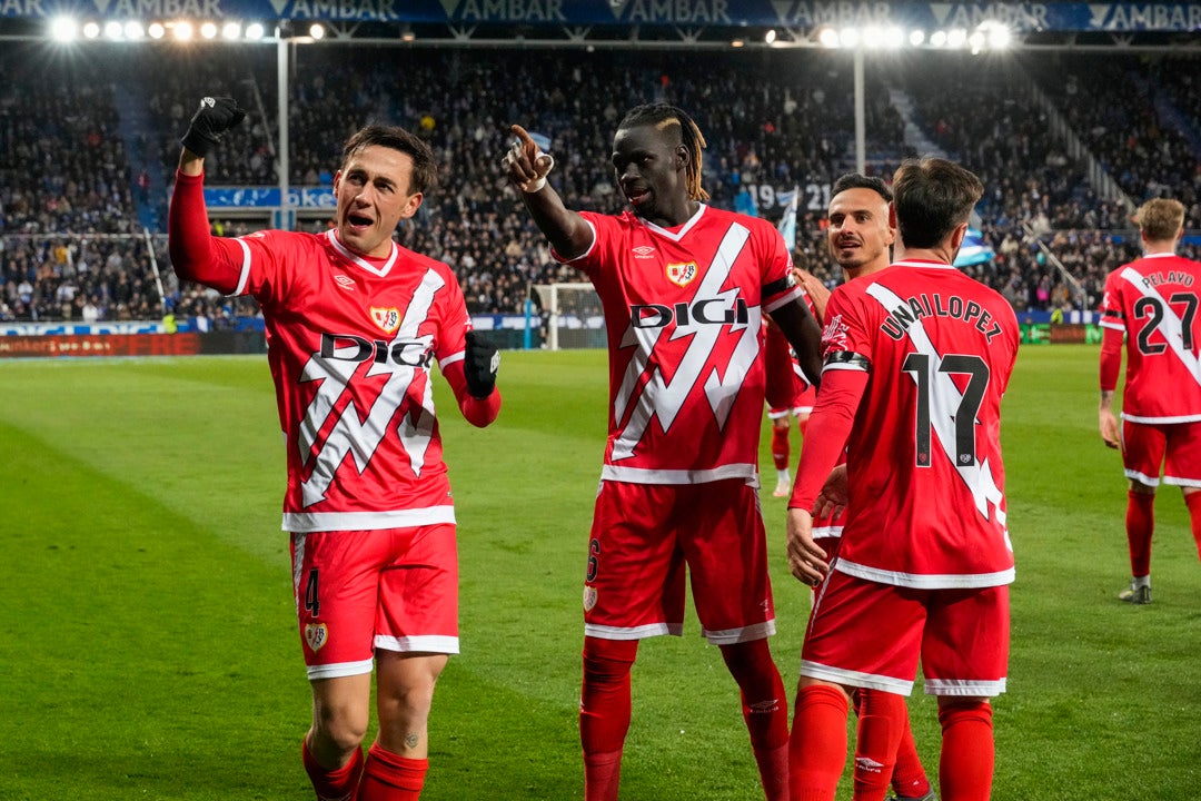 El Rayo gana al Alavés para seguir apuntando a Europa El Rayo gana al Alavés para seguir apuntando a Europa