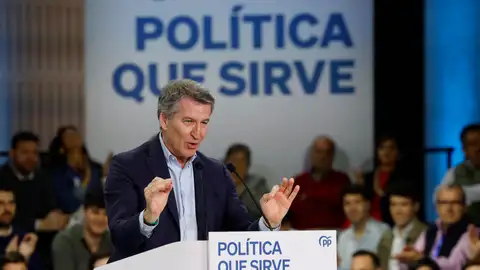 El presidente del PP, Alberto Núñez Feijóo durante la clausura la Interparlamentaria del PP, este domingo en Sevilla. El presidente del PP, Alberto Núñez Feijóo durante la clausura la Interparlamentaria del PP, este domingo en Sevilla.