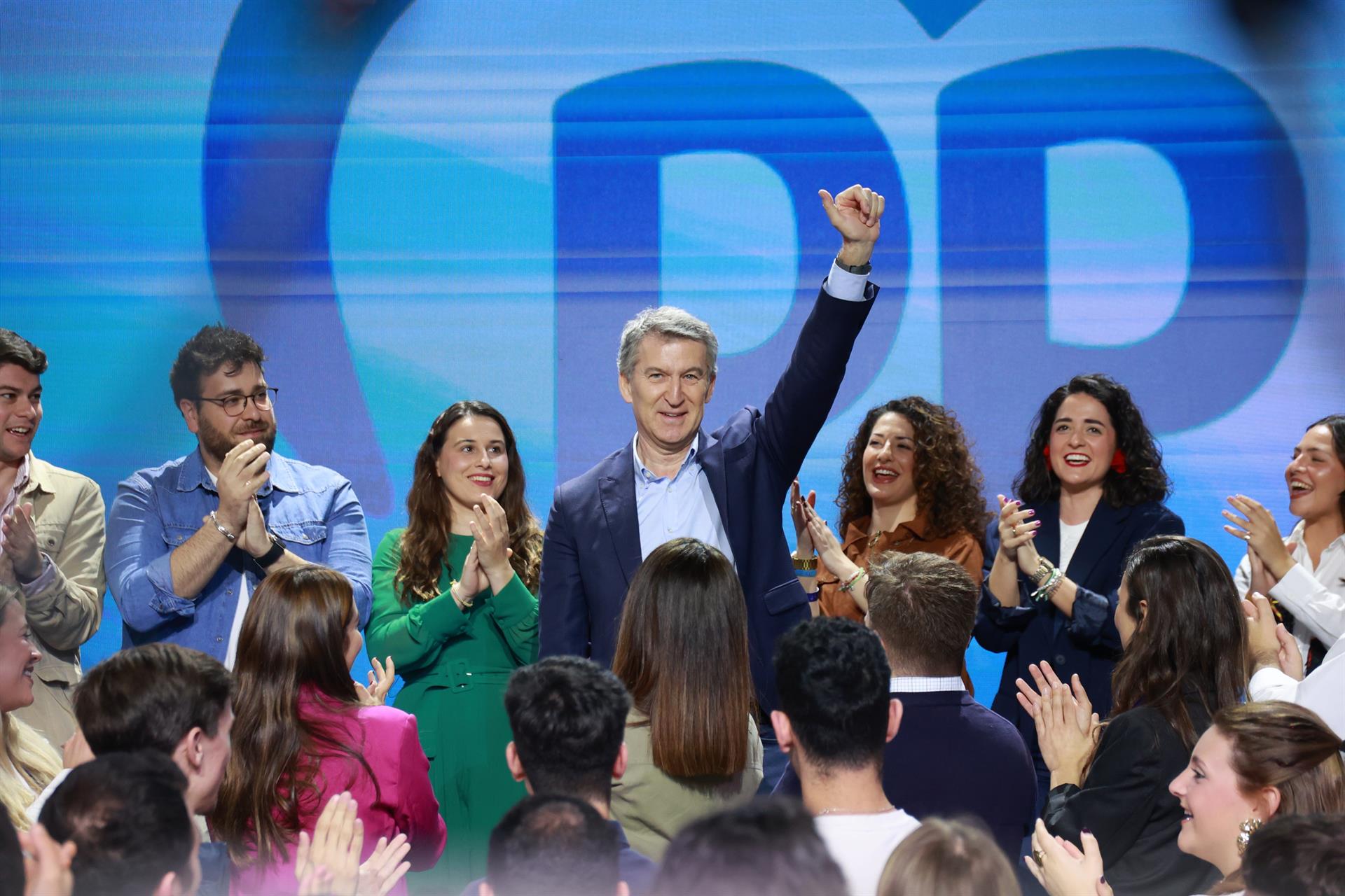El PP se compromete en su Interparlamentaria de Sevilla a repatriar a los migrantes irregulares a sus países de origen El PP se compromete en su Interparlamentaria de Sevilla a repatriar a los migrantes irregulares a sus países de origen