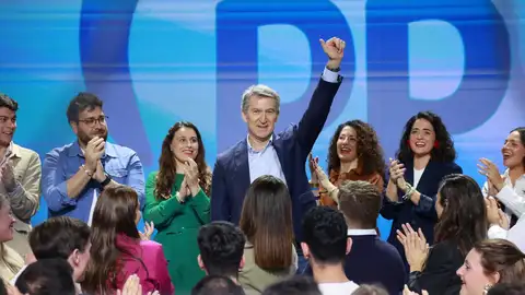 El PP se compromete en su Interparlamentaria de Sevilla a repatriar a los migrantes irregulares a sus países de origen El PP se compromete en su Interparlamentaria de Sevilla a repatriar a los migrantes irregulares a sus países de origen