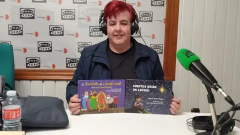 María Rubio Sáez con sus cuentos María Rubio Sáez con sus cuentos