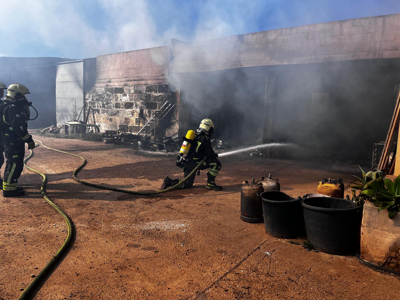 Un herido con quemaduras de primer grado en un incendio en Llubí Un herido con quemaduras de primer grado en un incendio en Llubí
