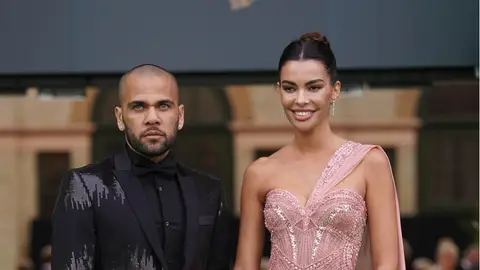 Dani Alves y su mujer, Joana Sanz. Foto de archivo Dani Alves y su mujer, Joana Sanz. Foto de archivo