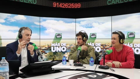 Los actores Quim Guti&eacute;rrez y Secun de la Rosa, durante su entrevista en M&aacute;s de uno/ Roc&iacute;o Marqu&eacute;s