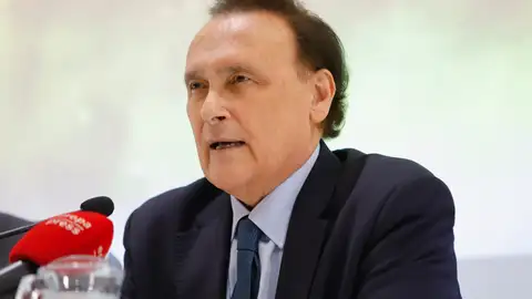 El consejero de Universidad, Investigación e Innovación de la Junta de Andalucía, José Carlos Gómez Villamandos, ha exigido este lunes al presidente del Gobierno, Pedro Sánchez, una rectificación sobre la financiación universitaria en la comunidad andaluza, donde ésta ha aumentado casi un 30% desde 2018, con más de 369 millones de euros. "Los datos son los que son". El consejero de Universidad, Investigación e Innovación de la Junta de Andalucía, José Carlos Gómez Villamandos, ha exigido este lunes al presidente del Gobierno, Pedro Sánchez, una rectificación sobre la financiación universitaria en la comunidad andaluza, donde ésta ha aumentado casi un 30% desde 2018, con más de 369 millones de euros. "Los datos son los que son".