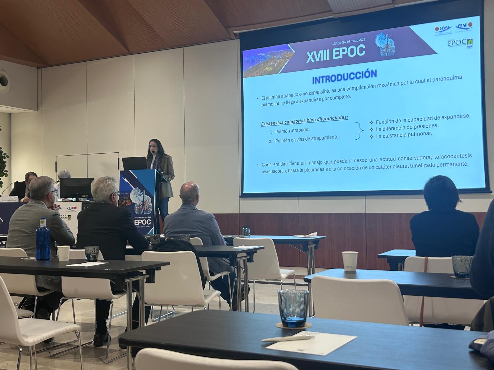 Una residente de Medicina Interna de Puerto Real recibe un premio nacional por un caso clínico de EPOC Una residente de Medicina Interna de Puerto Real recibe un premio nacional por un caso clínico de EPOC