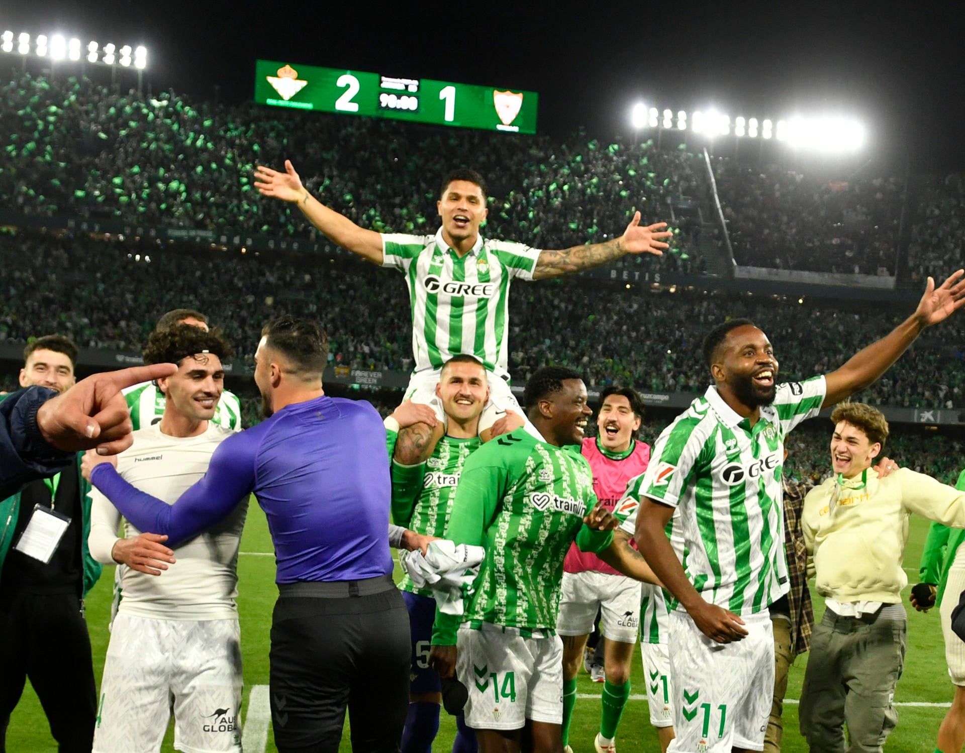 (2-1) El Betis impone su calidad ante un pobre Sevilla (2-1) El Betis impone su calidad ante un pobre Sevilla
