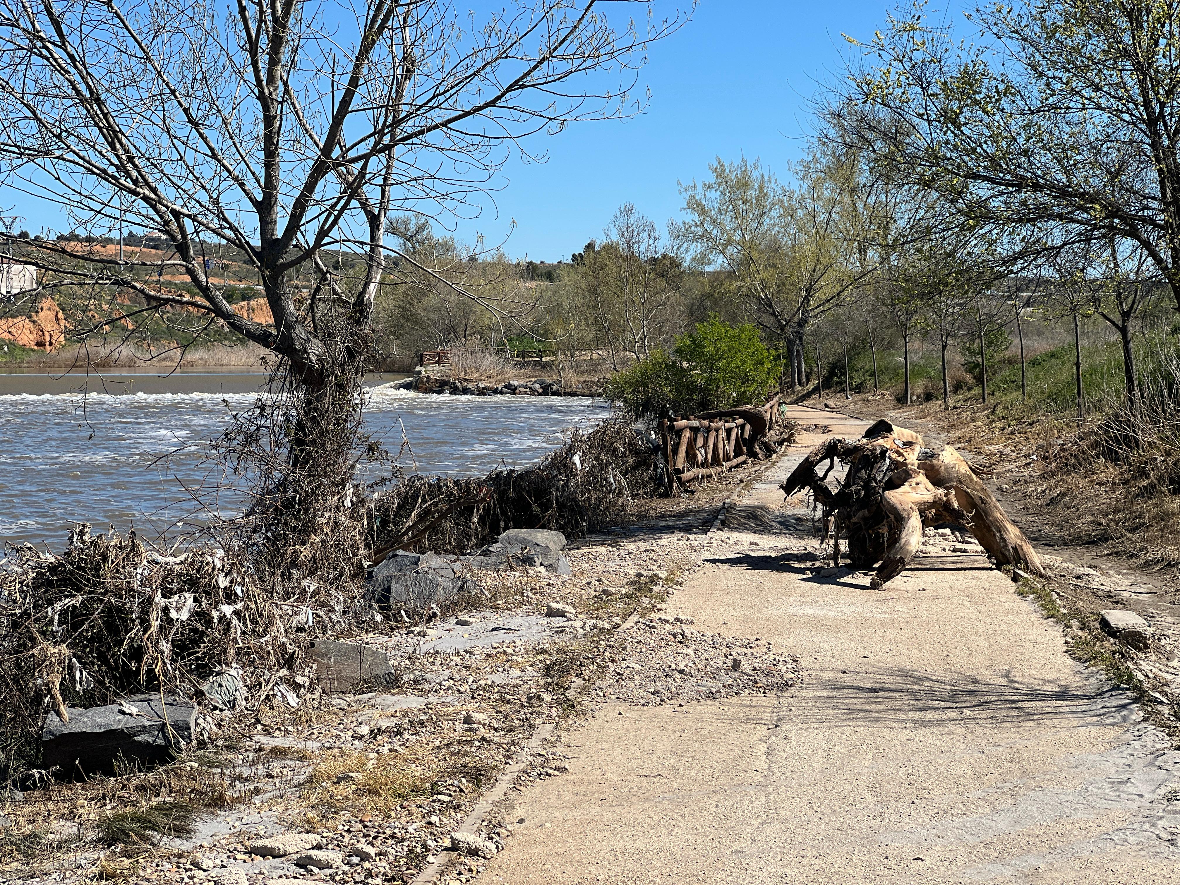 Velázquez comprueba los daños producidos por la crecida del Tajo en las riberas del Río Velázquez comprueba los daños producidos por la crecida del Tajo en las riberas del Río