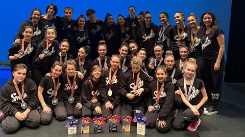 La Escuela de Danza Smile cosecha nuevos éxitos en el certamen Orbe Burgos .
