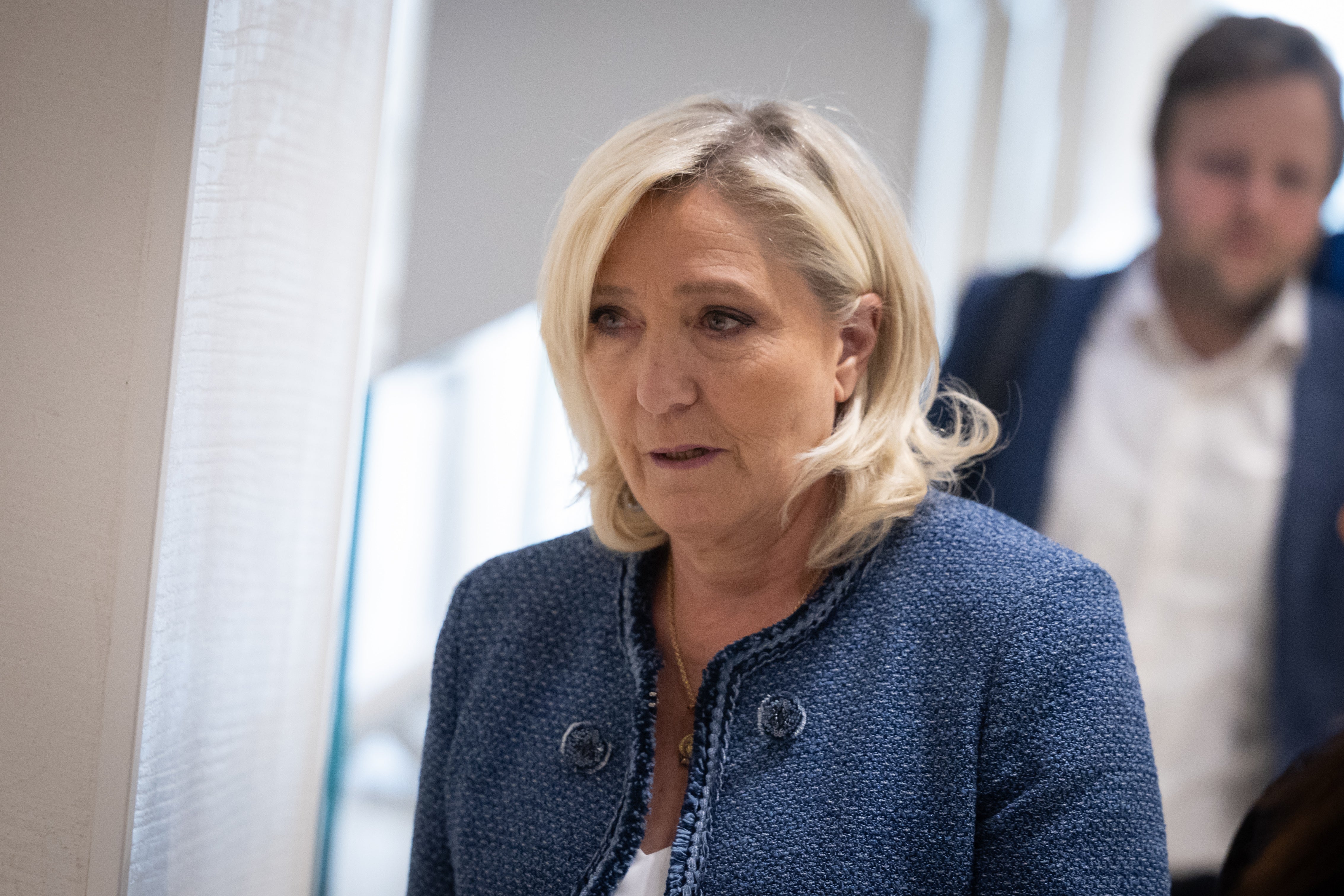 Los próximos cinco años de Marine Le Pen: inhabilitada y con una pulsera electrónica Los próximos cinco años de Marine Le Pen: inhabilitada y con una pulsera electrónica