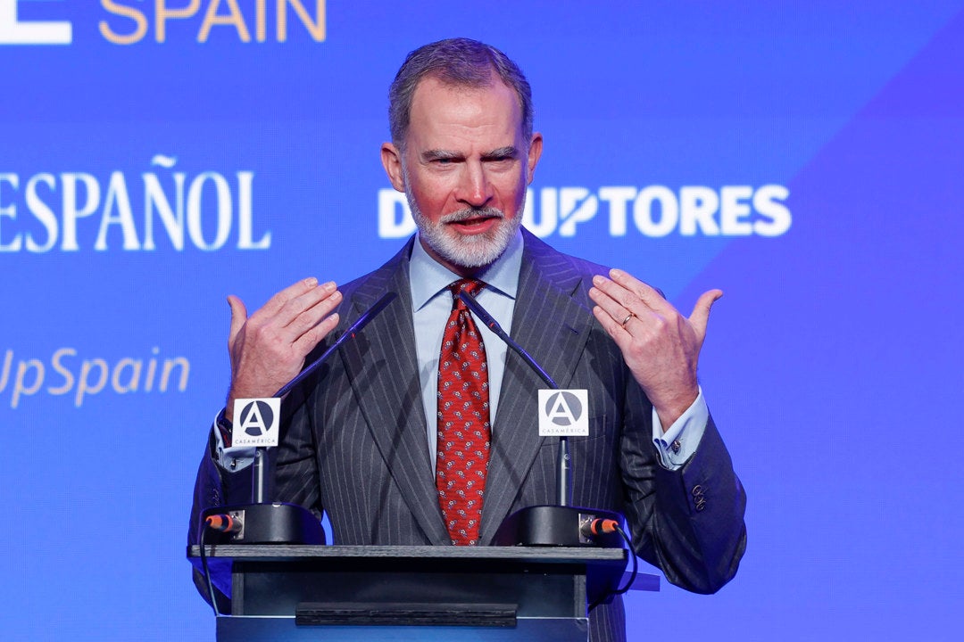 El rey Felipe VI aparece quemado por el sol: "Es lo que pasa por no protegerse adecuadamente" El rey Felipe VI aparece quemado por el sol: "Es lo que pasa por no protegerse adecuadamente"